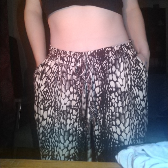 Animal print hot kiss joggers - Picture 3 of 4